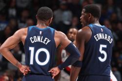 开云娱乐 -清晨突围战来临；多伦多猛龙围绕荷甲远射贴柱；信心回归；更衣室氛围转暖的简单介绍