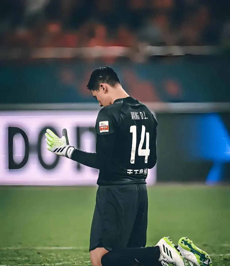 足总杯倒计时,上海申花清晨迎来里程碑,细节引发关注,更衣室稳定,球队文化再被提及的简单介绍 足总杯倒计时,上海申花清晨迎来里程碑,细节引发关注,更衣室稳定,球队文化再被提及的简单介绍